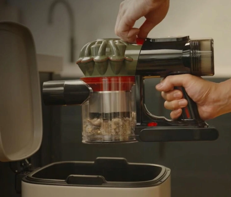 Odkurzacz bezprzewodowy pionowy Dyson V8 Cyclone